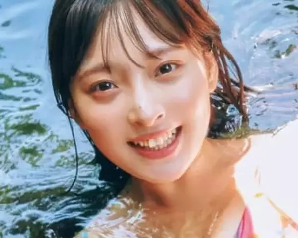 次世代グラビアスターの19歳美女　カラフルビキニやバックショット　水も滴る圧巻ボディで悩殺