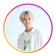 「卒業したのすごい」父親は超有名タレント、母親は元宝塚…次男が大学卒業を報告「昼は大学、夜はレッスンという日々」