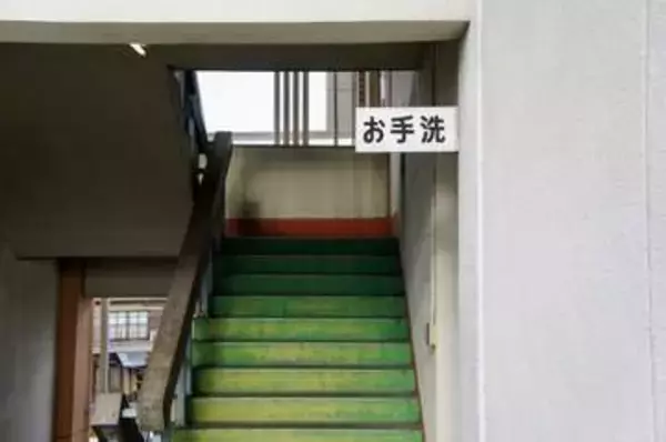 【教職員アンケート調査】学校で「最も改善が必要な場所」はトイレ　小中高ともにダントツ、その実態は？