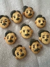 7歳男児のリクエストが渋すぎ？　手作り「文豪クッキー」が36.3万回表示　「家系しっかり出てます」曽孫のお墨つき