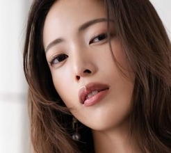 4キロ増やしムッチリ挑発！　Gカップ美女がワキ全開ポーズ　「クールな私と可愛い私、どちらも見て」