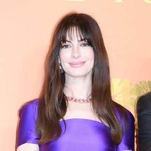 「プラダを着た悪魔」ハリウッド女優43歳　ふっくらお腹を披露　「なんてことだ！！」「待ちきれない」第3子妊娠公表に祝福の声