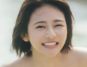 「食いこみがエグい」 12キロ増でむちむちボディに　1st写真集で新境地のすみぽん　妖艶ブラックと清純ホワイトどちらがお好き？