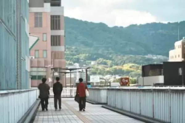 CDジャケット写真に写り込んだ「すき家」の看板を消したい！　奇跡の解決策にデザイナーも「これガチですげ〜」