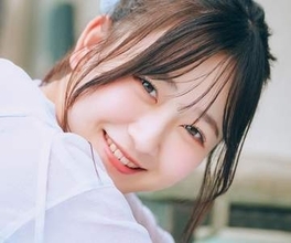制服・メガネ・白ワンピ　遠藤璃菜の初写真集「MOMENT」 特典を公開