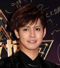 片寄涼太「幸せ太りかな」「かわいすぎ」土屋太鳳と電撃結婚から3年、ふっくら近影に「幸せってことか」