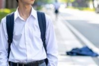 高1息子、「3万円」の制服ジャケットを落としてしまった→母が焦って探すと、まさかの場所に……　「拾い主さん奇才」「すんごい目立ってる」