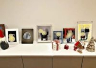 【初笑い】子どもの記念写真に「がま口財布」が紛れ込む…　4500円でパネル化した母親の失敗が48万いいね超の大反響