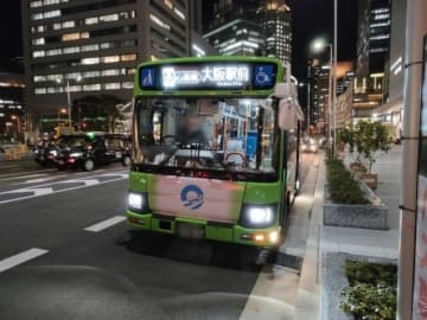 大阪駅と心斎橋を結ぶバス「御堂筋ライナー」に乗ってみた　朝夕のラッシュ時に300円で確実に座れるが…今後の課題は？