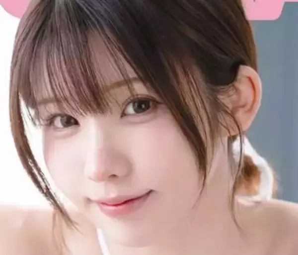 大胆！白の変形水着のコスプレイヤー　グラビア10周年で最高傑作を披露