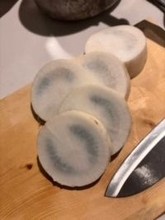 「切ったら黒い大根…大丈夫？」ネット民から助言が殺到…まさかの結果に驚き！「今年はほんと多いんですよね…」