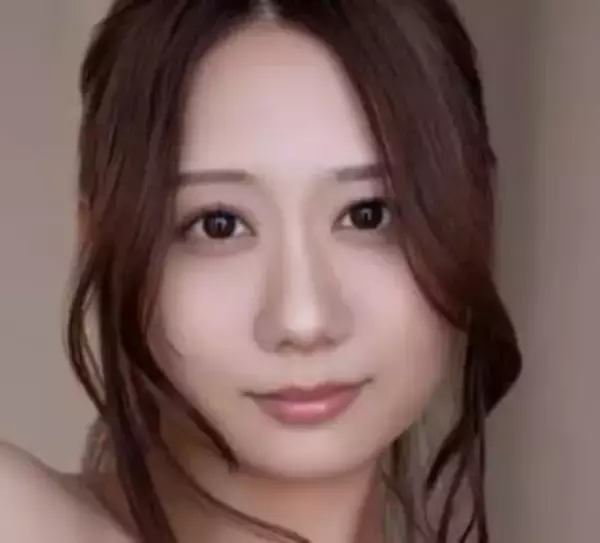 ブラの肩紐はずし…元SKEの29歳美女、衝撃の透け感ランジェリー　「これまでお見せできていなかった姿も余すことなく」