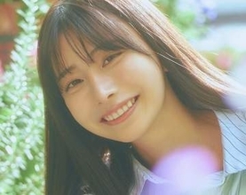 透明感とオトナの色気　離れる先輩との一夜と朝をグラビアで表現　元AKB48鈴木優香の最新デジタル写真集