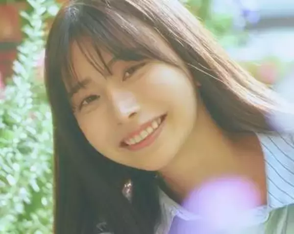 透明感とオトナの色気　離れる先輩との一夜と朝をグラビアで表現　元AKB48鈴木優香の最新デジタル写真集