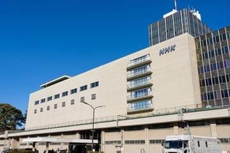 「今も変わらず近くに」現役のNHKアナ、美輪明宏さんを追悼　「いいコンビでした」「気に入られてましたよね」「落ち込んでいないか心配」