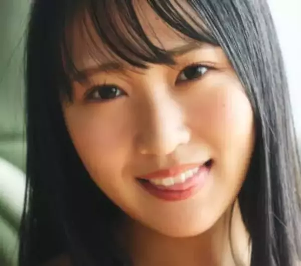 ニットトップからはみ出すまん丸バスト　妄想膨らむ極上ボディ　19歳アイドル写真集「二人だけの秘密」