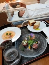 切迫早産で1カ月以上入院した34歳ママ　産院の「お祝い膳」10カ月ぶりの生ハム・チーズ・ほたてに感動→寂しい気持ちも