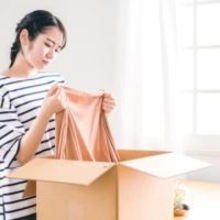 置き配で「自分の荷物だと思った」開けたら隣人宛ての洋服…誤配と気づかずならセーフ？「返せばOK」で済まないケースは【弁護士が解説】