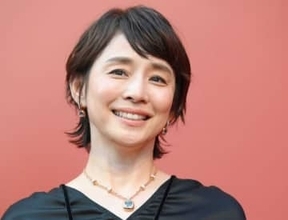 「ウエストの細さ」「ぷるぷるしちゃう」…石田ゆり子さん、ペットボトル1本でできる"地味トレ"に反響　「バランス感覚すごい！」