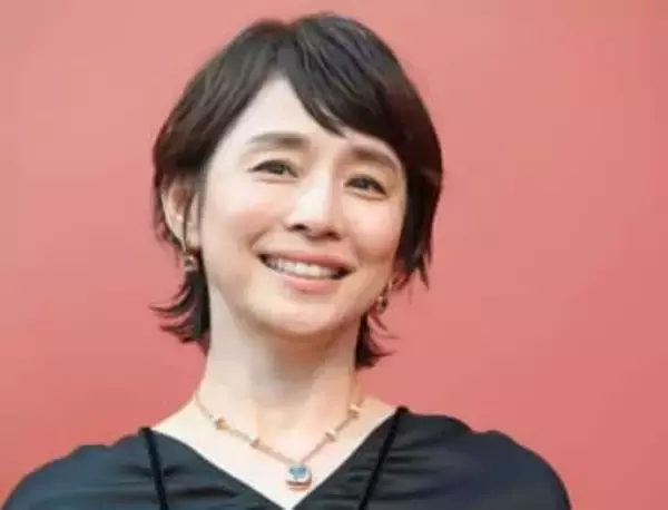 「ウエストの細さ」「ぷるぷるしちゃう」…石田ゆり子さん、ペットボトル1本でできる"地味トレ"に反響　「バランス感覚すごい！」