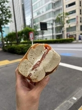 「東京をなめてた」浪速のカフェ店長が衝撃受けた2つ2900円の高級ベーグルが245万超表示　「物価の高騰感じる」「田舎モンは震えます」