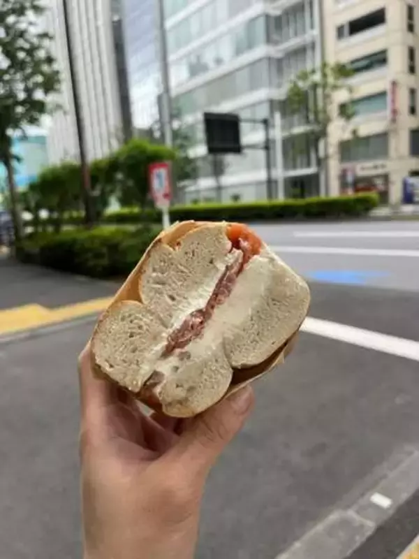 「東京をなめてた」浪速のカフェ店長が衝撃受けた2つ2900円の高級ベーグルが245万超表示　「物価の高騰感じる」「田舎モンは震えます」