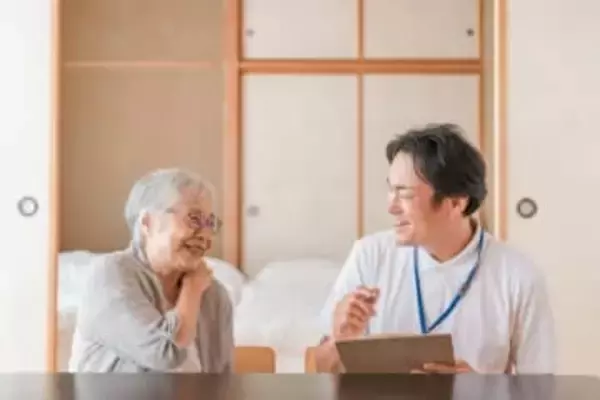78歳・要介護3の母が「自宅で過ごしたい」→娘52歳「看取りたい、でも……」　年金15万円で暮らしていけますか？【社会福祉士が解説】