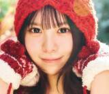 「真っ白マシュマロボディ包み込む赤と黒のビキニ　22歳アイドルが初めての水着グラビア」の画像1