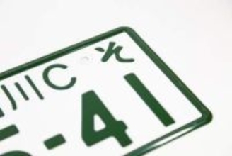 車のナンバーに増えたアルファベット表記「A」「C」「F」…いったい何の意味？　希望ナンバーで人気番号が枯渇…2018年から一部地域で採用