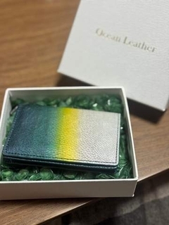 ブリの皮で作った名刺入れ……だと？　体の色のグラデーション生かした逸品「最高なアイデア」「出世間違いなし」