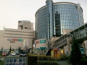 「昔こんなロゴやったん！？」2000年代に父が何げなく撮った写真、よく見るとニトリの看板が…「えぇっ～まるでヨーカドーの鳩マーク」