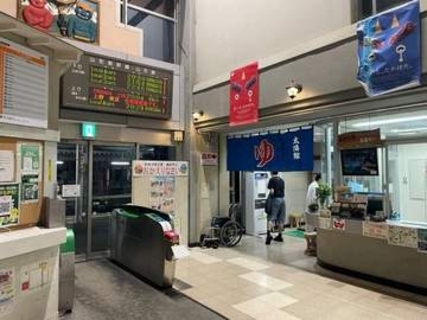 駅の中に温泉！？「なんて素晴らしい駅だ」大浴場にサウナや水風呂も……施設の館長に開設の経緯を聞いた