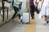 「【物価高が直撃】お盆帰省「予定なし」が約半数　新幹線・高速バスの「使い分け」が鮮明に」の画像1
