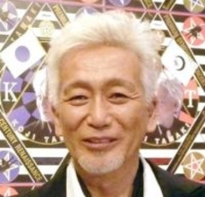 「天才」玉置浩二67歳がもじゃもじゃシルバーヘア「イケオジ」「めちゃかわ」