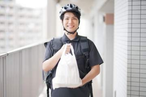 「貼り紙」に驚き……「Uber Eats」だけ対応に差！？　タワーマンションで発見した“不公平”が話題に