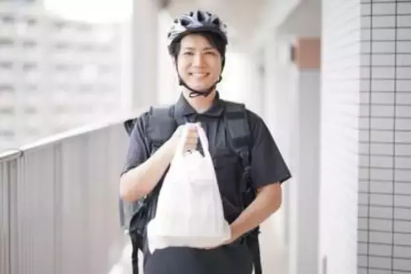 「貼り紙」に驚き……「Uber Eats」だけ対応に差！？　タワーマンションで発見した“不公平”が話題に