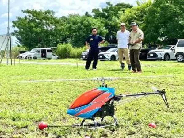 ラジコン趣味の最難関・ラジコンヘリコプター　ホバリングまで1カ月　難しすぎる操縦性がマニアをとりこにする