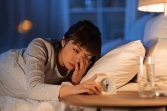 女性の約2人に1人「月曜日の朝がつら過ぎ」なぜ？　原因は“週末の寝だめ”かも？