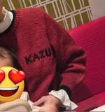 「妻が着るセーター「変な色と思ったら…俺の名前！？」あぁこれは、35年以上前にばぁちゃんが……手編みに大反響」の画像1