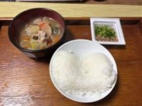 「48歳の1人飯なんてこんなもん」に、SNSで称賛の声が続出　夕食メニューは土井善晴先生の影響も