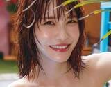 「背中から腰、お尻へと続く女神の曲線美　35歳俳優の妖艶の軌跡　5年ぶり写真集の表紙はシャツから真ん丸バストがあらわ」の画像1