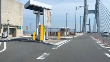 瀬戸大橋の途中に島民専用のランプウェイ　宿泊者なら通行OK　橋脚や鉄骨を間近に見ながら降りる道に「RPG感あって好き」「隠しルート解放みたい」