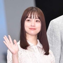 「あんたはお笑いの人ちゃうやろww」超人気女優、海外旅行で意外すぎるポーズを披露　「様子のおかしい美人」「最高やwww」