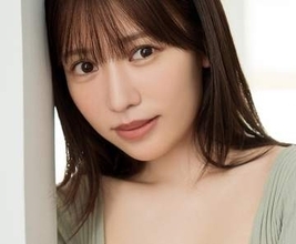 ぴたぴたニットからあふれそうなマシュマロ　ブラトップ＆ホットパンツに漂う28歳の色気　芸能活動再開の元HKT運上弘菜　最新写真集で珠玉のグラビア