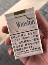 キャスト「実はこちらに...」ディズニーランドでこっそりタバコが買えた…だと!?　愛煙家の体験談が話題