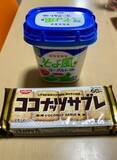 「ヨーグルトにココナッツサブレぶっ刺し→一晩寝かせたらチーズケーキ！？ 種類変えて挑戦する猛者「最適解は…」「見た目すごい」」の画像1