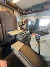 「新幹線なう」「トイレ行きたいんだけど隣の女性は寝てる」「テーブル出てるから乗り越えられない」どうしたらいい？詰んだ男性…その後どうなった？