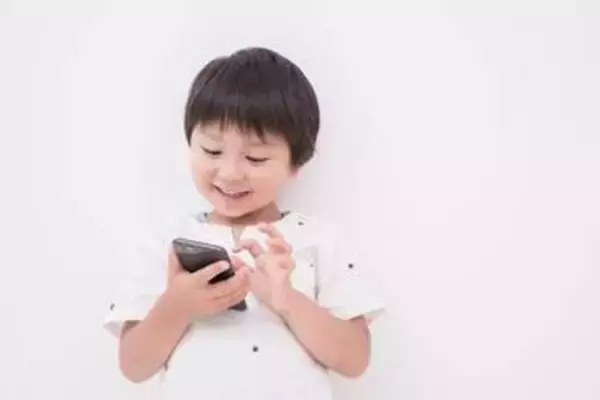 子どもがいる、または妊娠中のママの約半数が「子どもにショート動画を見せている」…便利だけど、不安を感じるのはどんなこと？