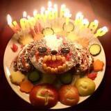 「祝お誕生日　シーズー犬似顔絵ケーキがホラーすぎる！？　モンスターのような仕上がりに「愛情たっぷり感じます」」の画像1
