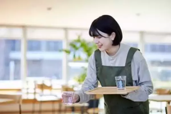 アルバイトの“服装自由”、学生の約7割が賛成　認めてほしい項目は髪色・髪型・メイク　一方で「ふさわしい格好を選ぶ自信がない」も